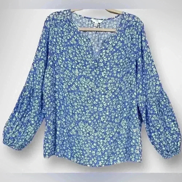 Time and Tru Tops - Sky Blue With White floral Graphics Top Large Viscose NWOT